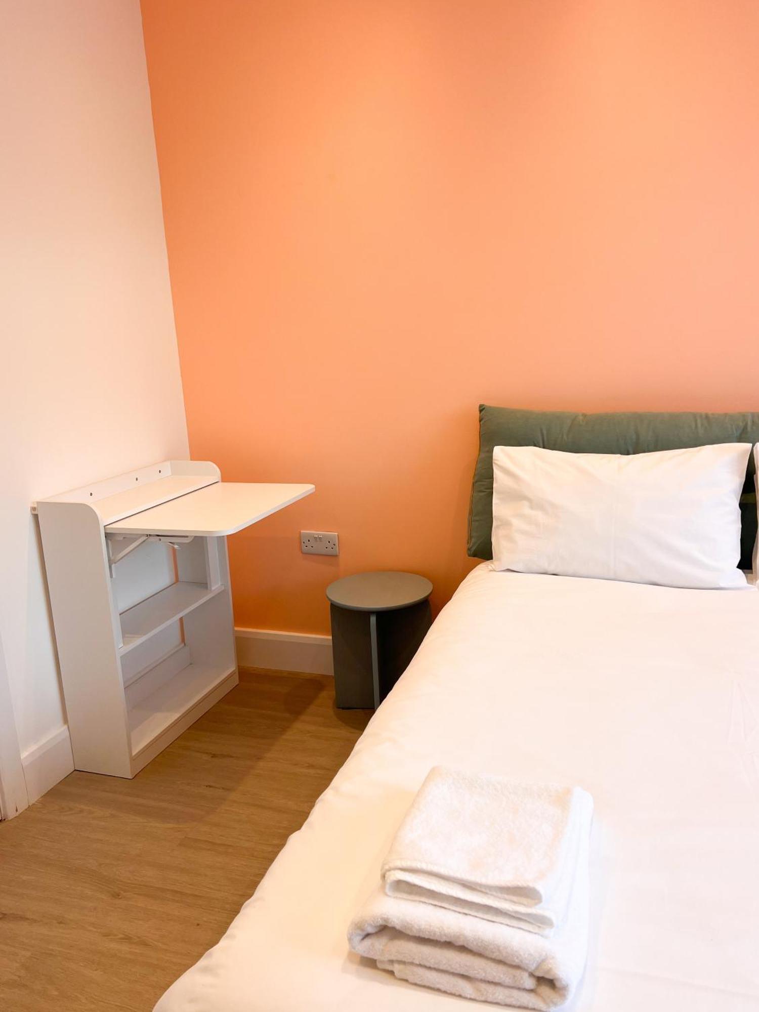 Zozy Clitterhouse Hotell London Exteriör bild