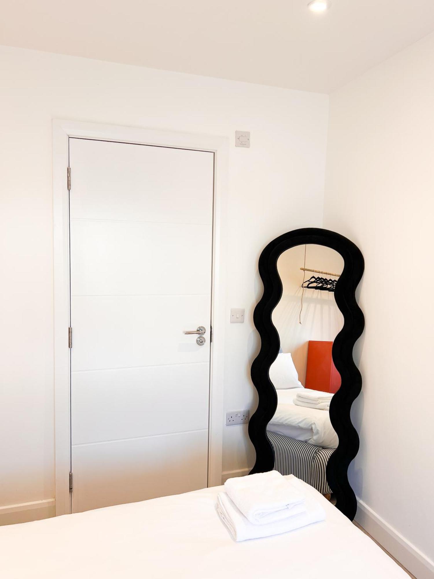 Zozy Clitterhouse Hotell London Rum bild